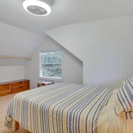 Downtown Home With Patio - Walk To Shops And Dining!